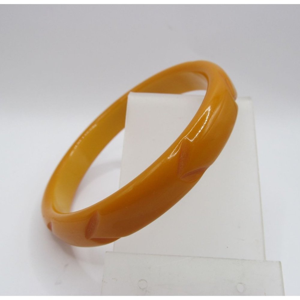 Vintage Carved Butterscotch Bakelite Bangle Bracelet - Picture 2 of 10